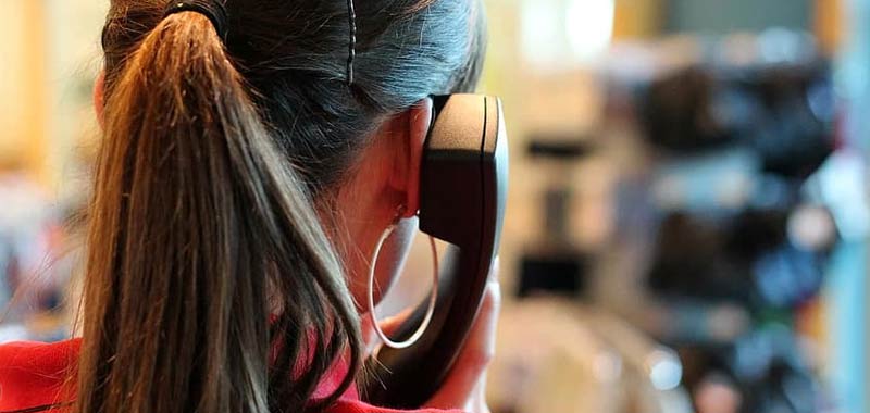 Telefonia, inchiesta svela come fanno i call center a tartassarci
