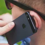 Smartphone fanno venire le “corna” ai  giovani