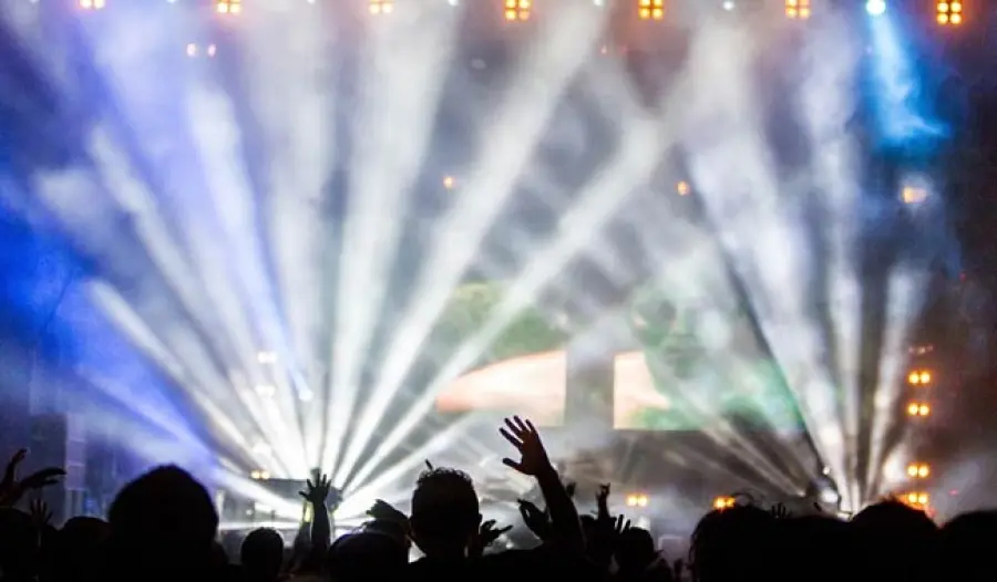 Rave party, tecnologia ma anche alcol e droghe?