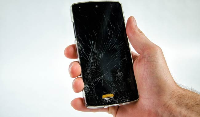 Smartphone, registrato il maggior crollo dell’ultimo decennio