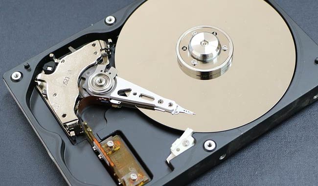 Biella, rubato ad una mamma l’hard disk con le foto del figlio morto