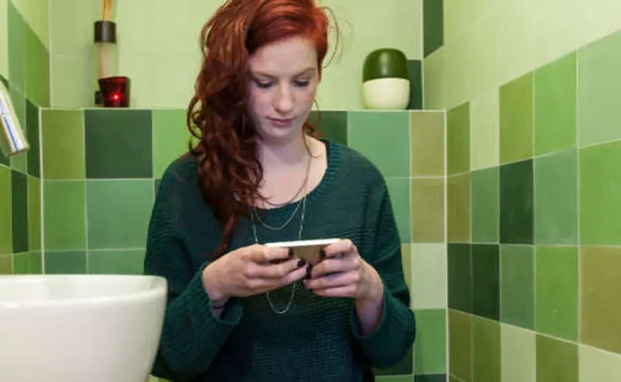 Smartphone la batteria si ricarica con l'urina