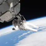 Pulire lo spazio lanciando i rifiuti verso la Terra