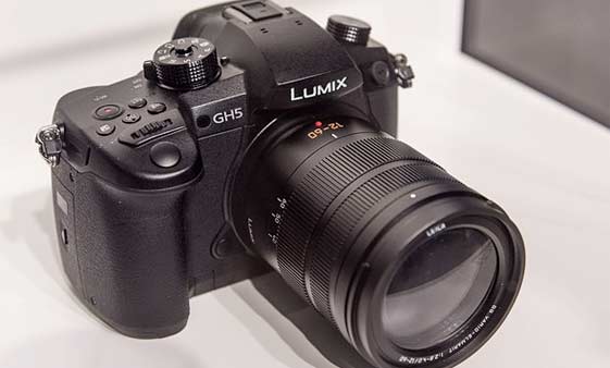 Lumix GH5, Panasonic presenta al CES 2017 la nuova macchina fotografica