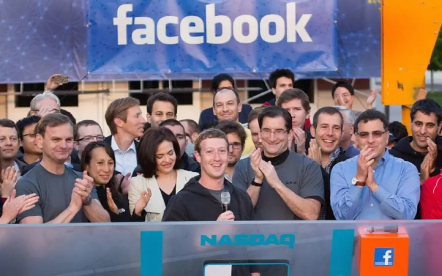 Facebook, un colosso non solo social