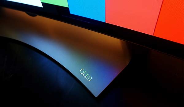 iPhone 8, Apple rinuncia al display OLED?