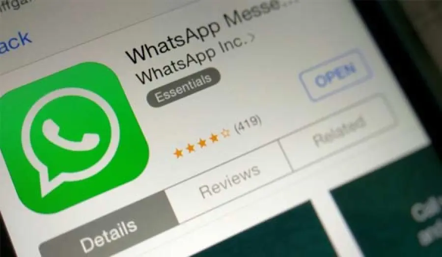 WhatsApp, sospesa la condivisione dei dati con Facebook
