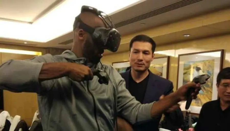 HTC Vive, con TPCast il visore diventa wireless