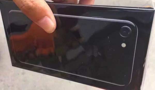 iPhone 7, in Cina spunta l’hashtag 20 cellulari per una casa
