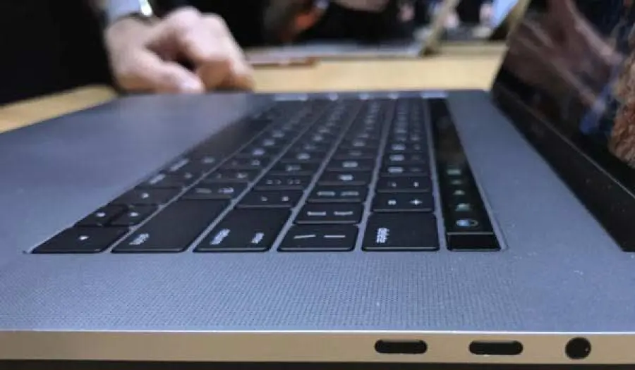MacBook Pro, Tim Cook lancia “il nuovo gold standard”