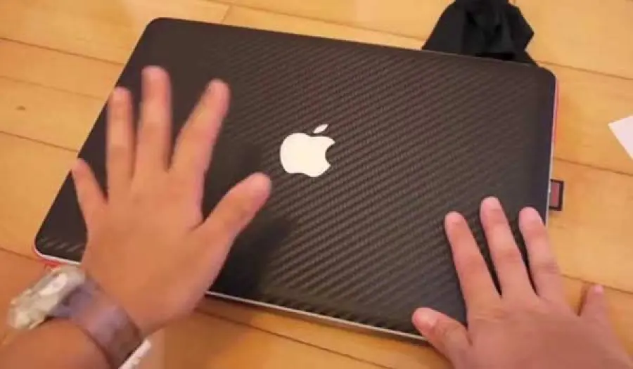 Apple, arriva un Macbook completamente nero?