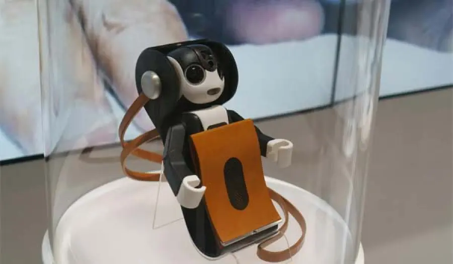 RoBoHoN, è di Sharp lo smartphone robot sensibile