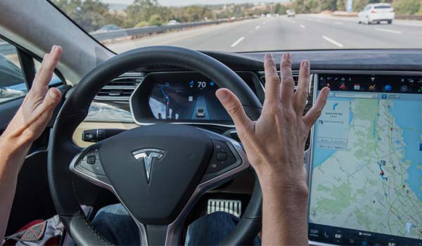 Tesla, ora l'Autopilot è più sicuro