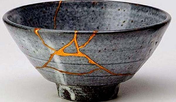 Kintsugi, la tecnica dell'oro per riparare gli oggetti rotti