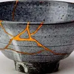 Kintsugi, la tecnica dell'oro per riparare gli oggetti rotti