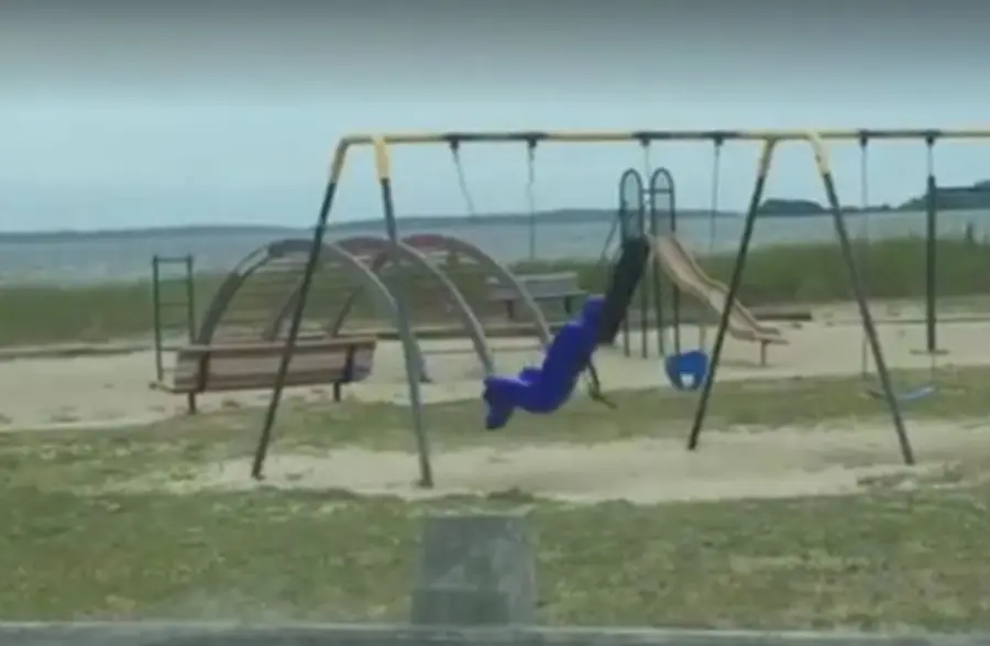 Un fantasma sull'altalena? Il video mistero su YouTube