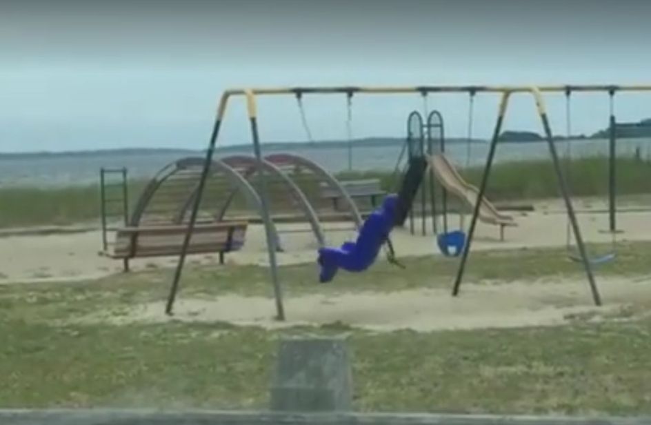 Un fantasma sull'altalena? Il video mistero su YouTube