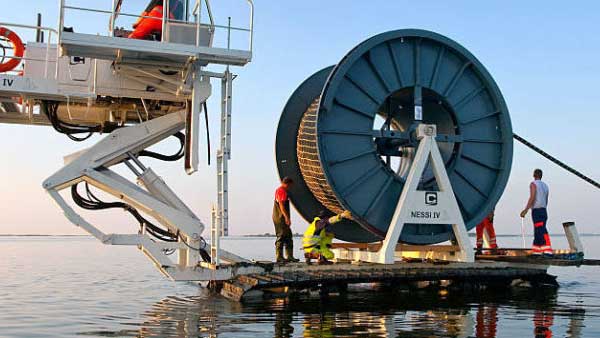 Microsoft e Facebook uniti per connettere USA e Europa con cavi sottomarini