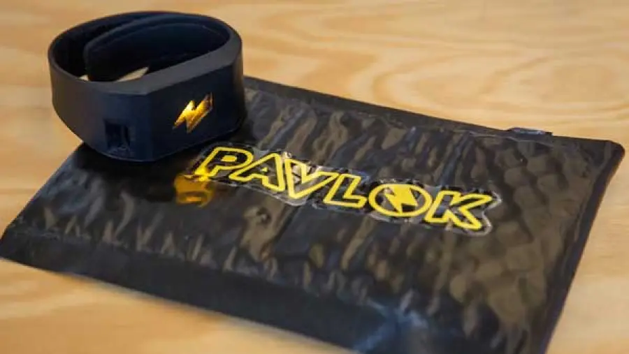 Brutte abitudini? Arriva Pavlok, il bracciale che ti rimprovera