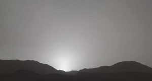 Perseverance fotografa un tramonto blu su Marte